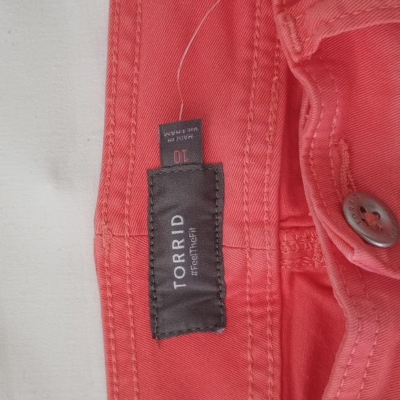 TORRID SHORTS AVIATOR BERMUDA CORAL SIZE 10 - Picture 2 of 6